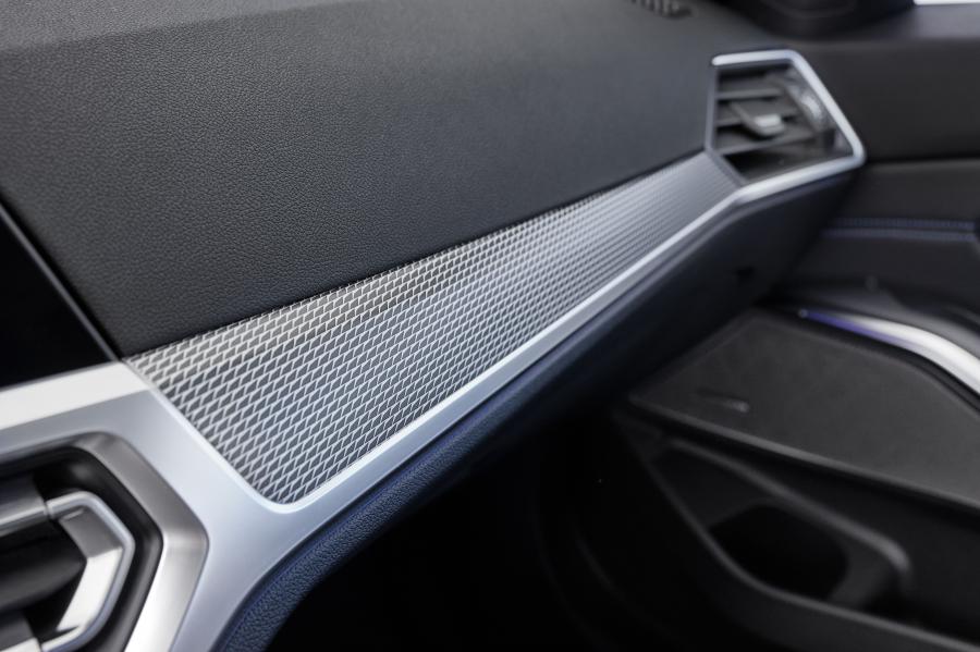 Детали интерьера BMW 330i M Sport (G20) 2019 года  (WW) (фото 182 из 284)